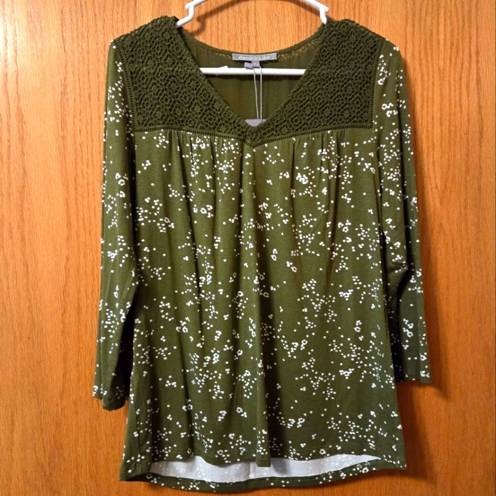 NWT Daniel Rainn Dot Top